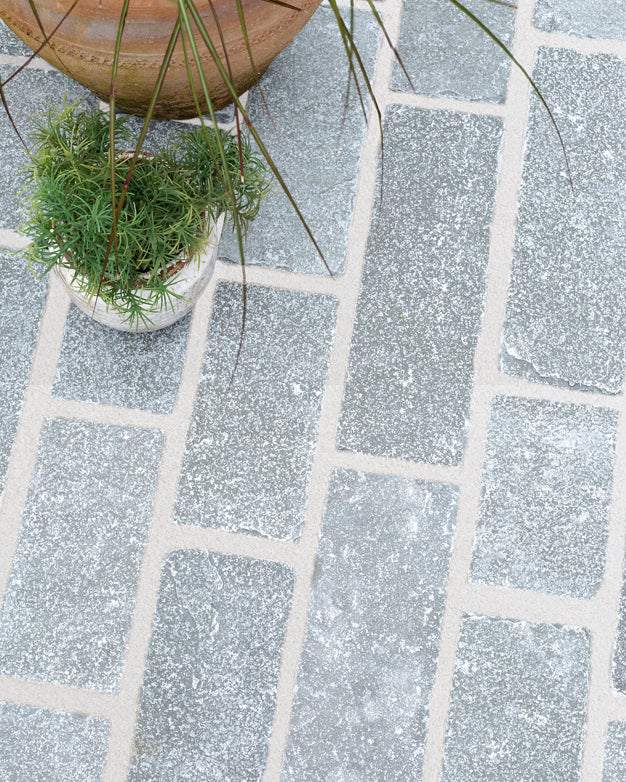 Ashwell Tumbled Limestone Cobbles