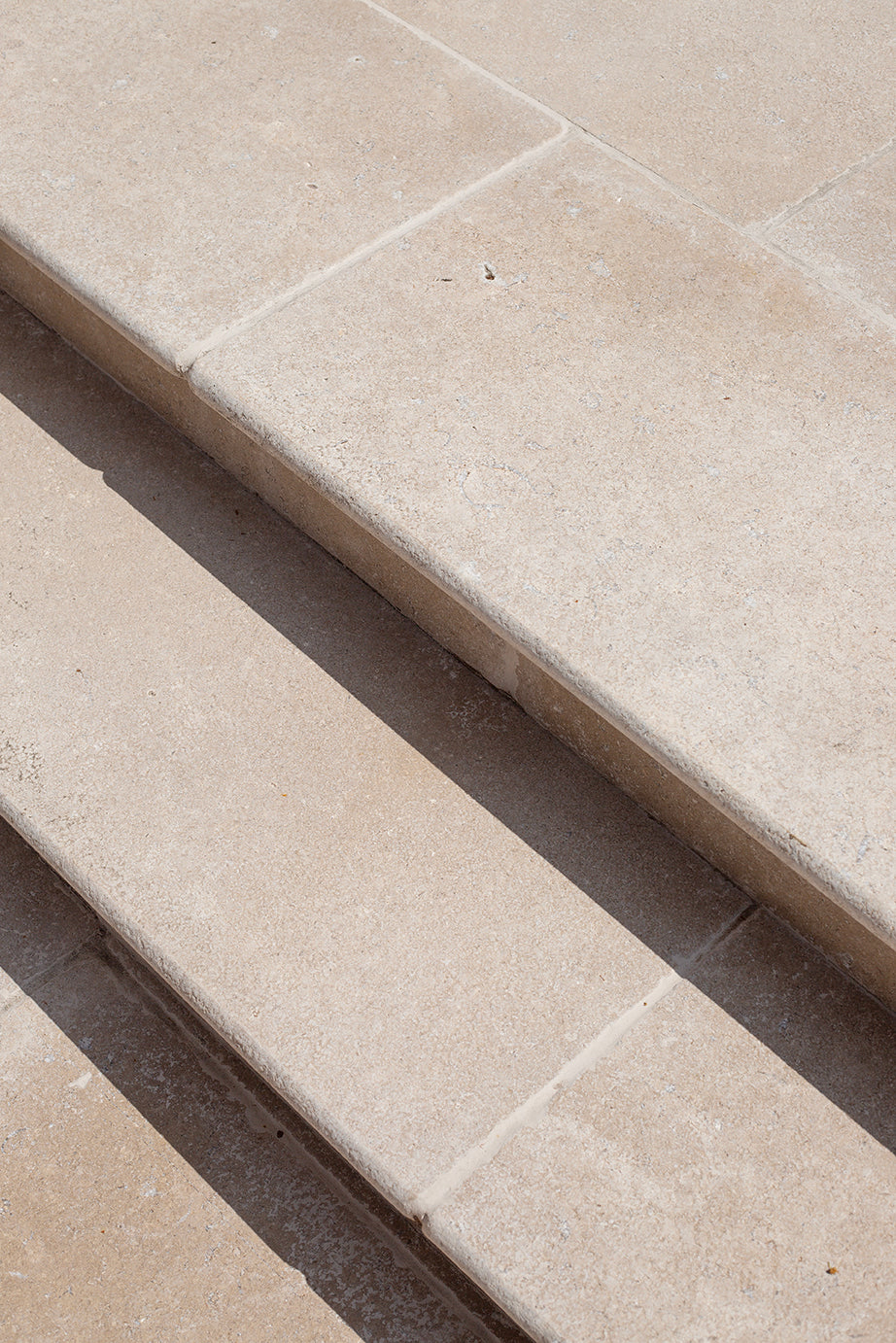 Dijon Seasoned Limestone Bullnose Coping Stone