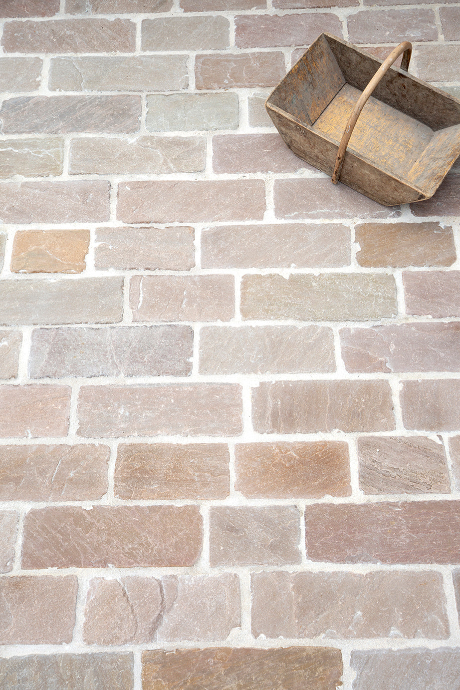 Hempstead Tumbled Sandstone Cobbles