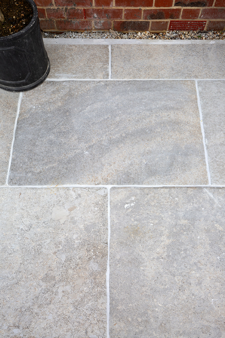 Montpellier Gris Tumbled Porcelain Paving