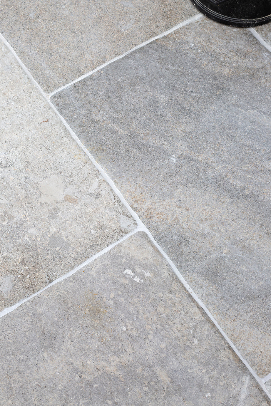 Montpellier Gris Tumbled Porcelain Paving