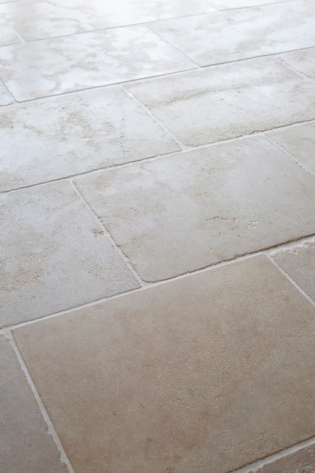 Sorrento® Aged Tumbled Limestone Tiles