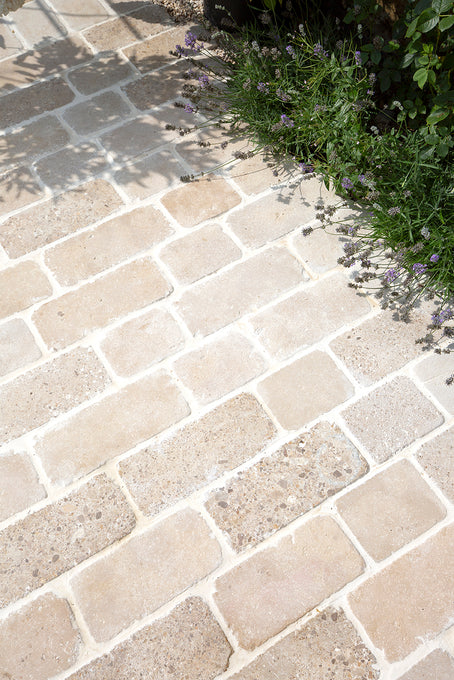 Sorrento® Aged Tumbled Limestone Cobbles