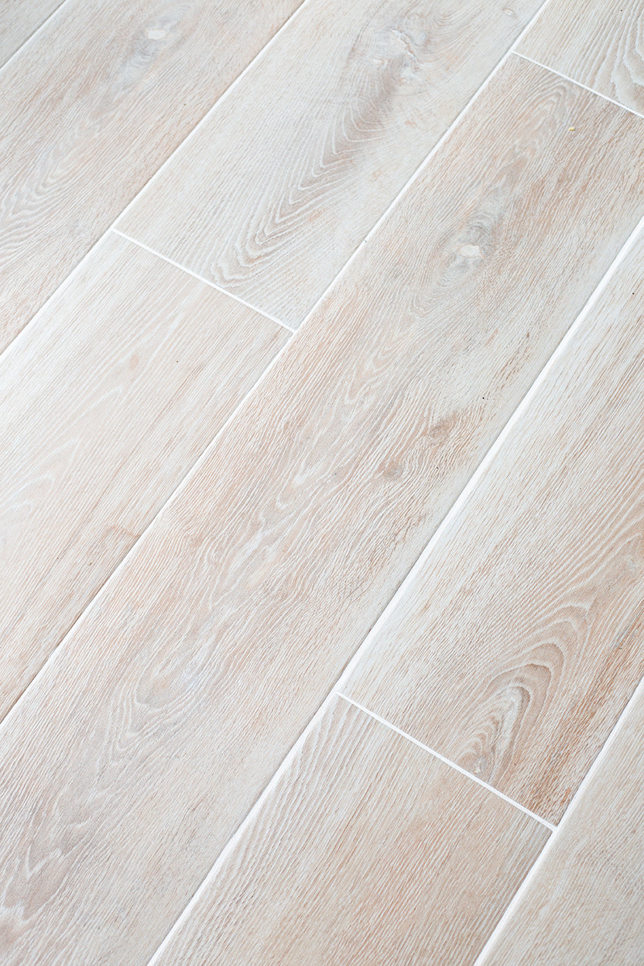 Tadwick Elm Wood Effect Tile Closeup