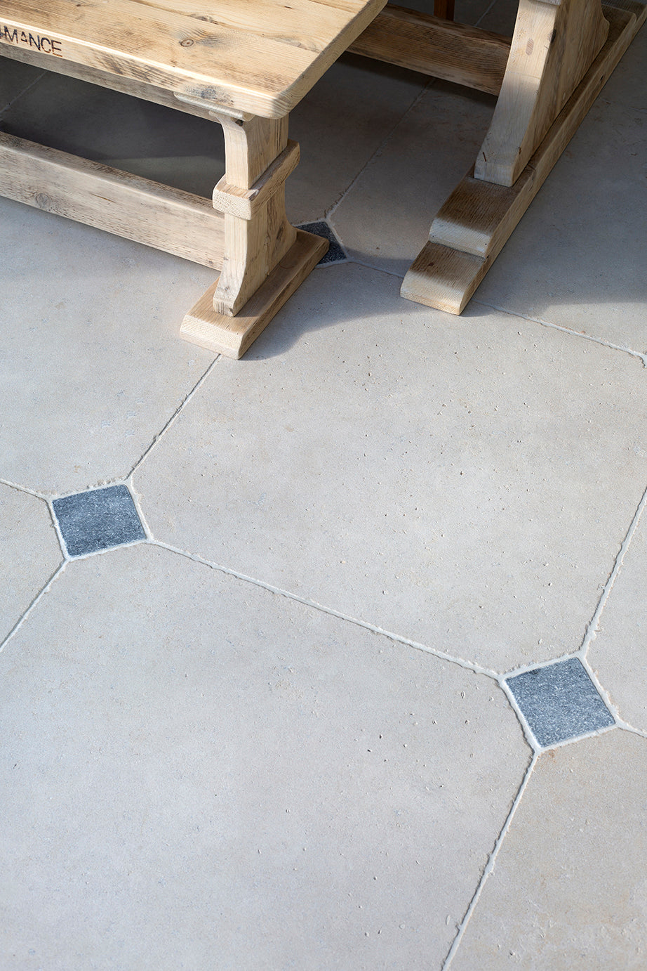 Versailles Manoir Cabochon Limestone Tiles