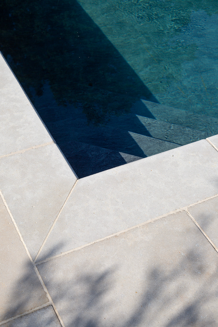 Versailles Softly Aged Limestone Paving