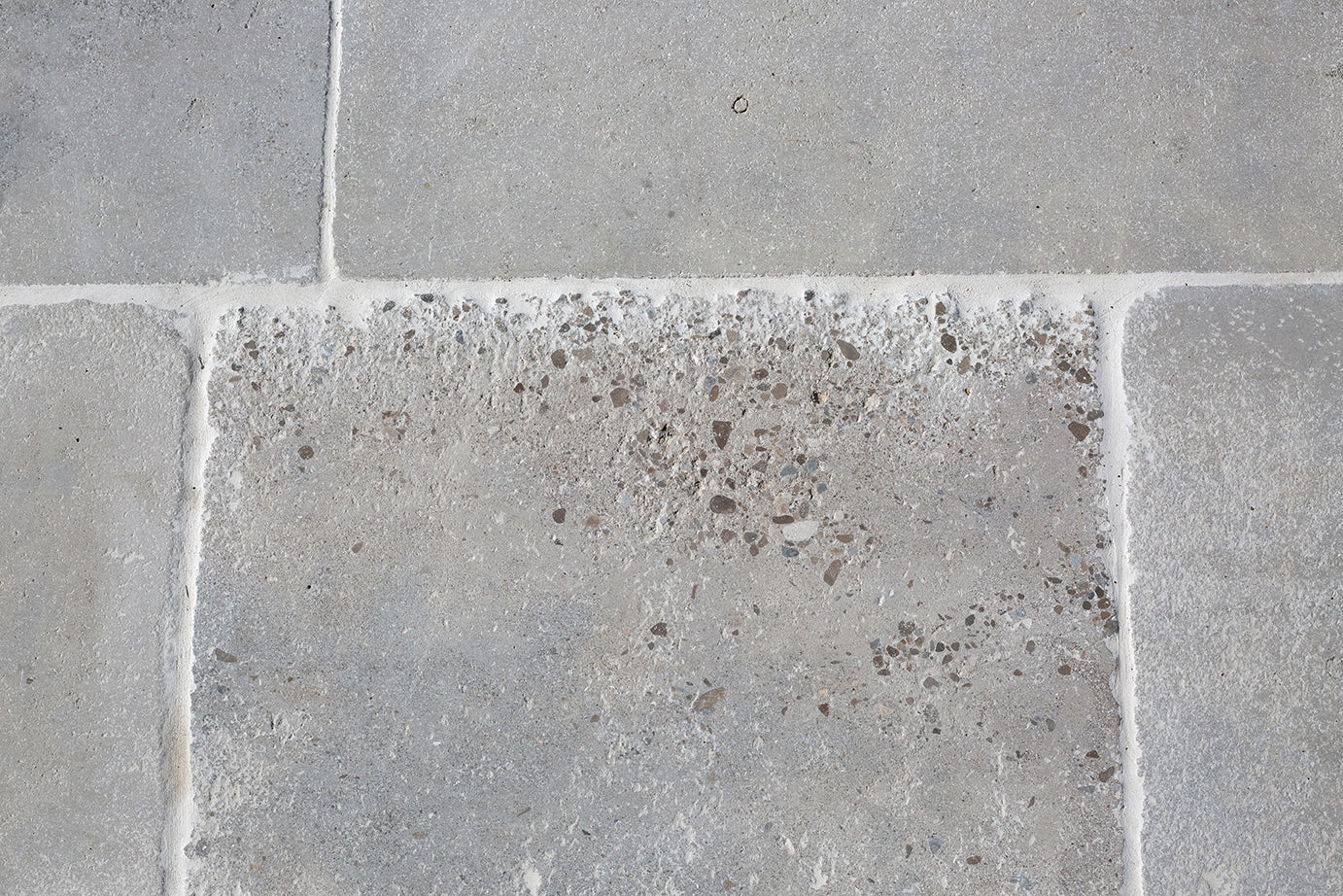 Clermont-Gris-Aged-Tumbled-Limestone-Close-Up