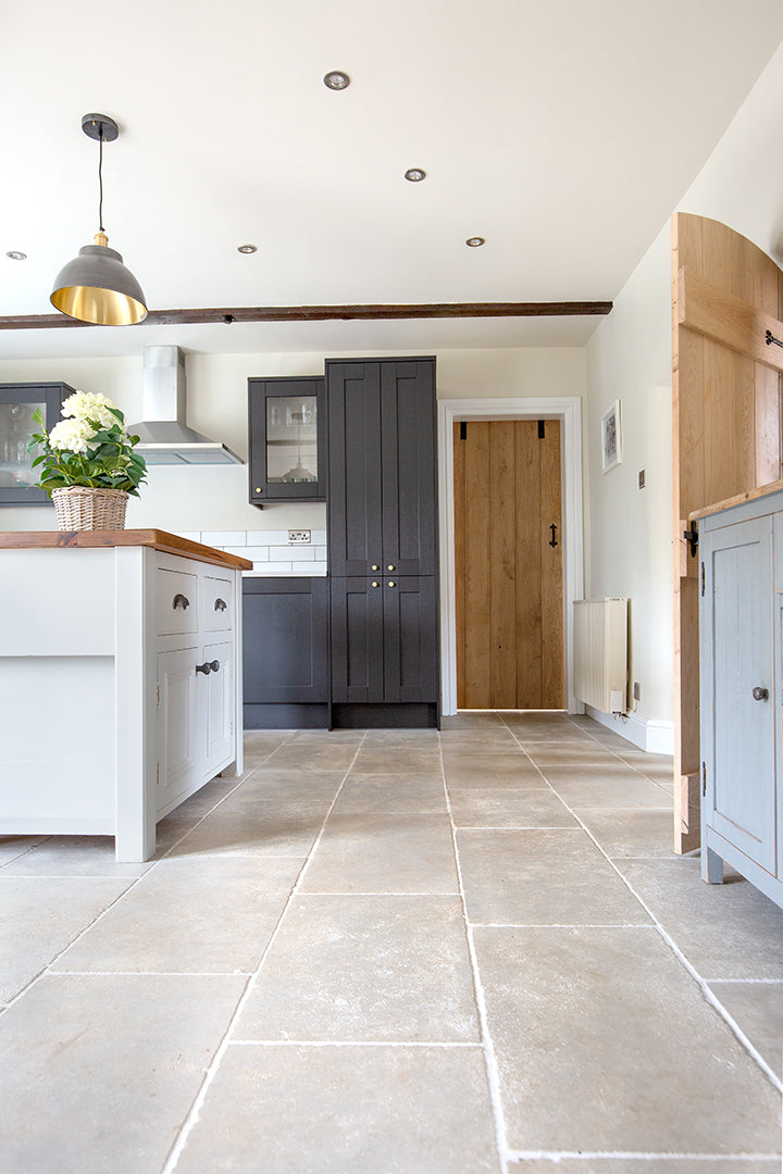    Clermont-Gris-Aged-Tumbled-Limestone-Tiles-Kitchen