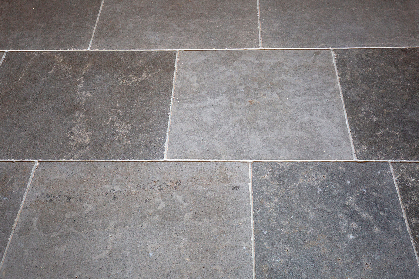 Farrow Blend Tumbled Limestone Tile Close Up