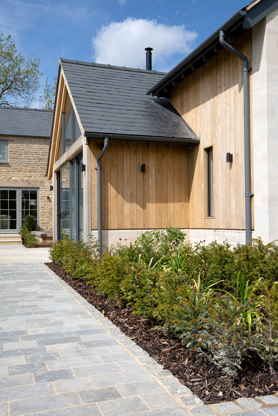 Farrow Grey Tumbled Limestone Cobbles