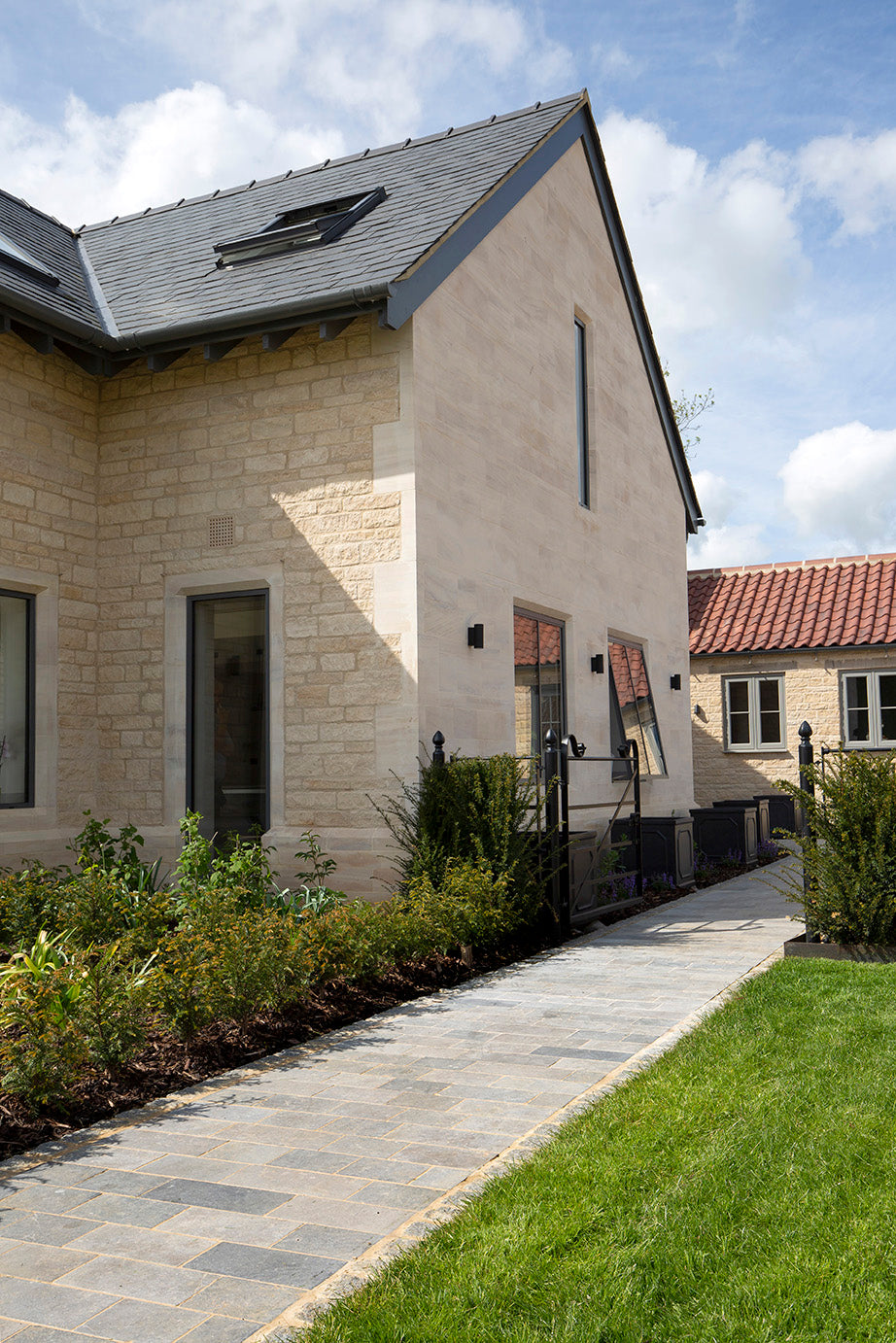 Farrow Grey Tumbled Limestone Cobbles