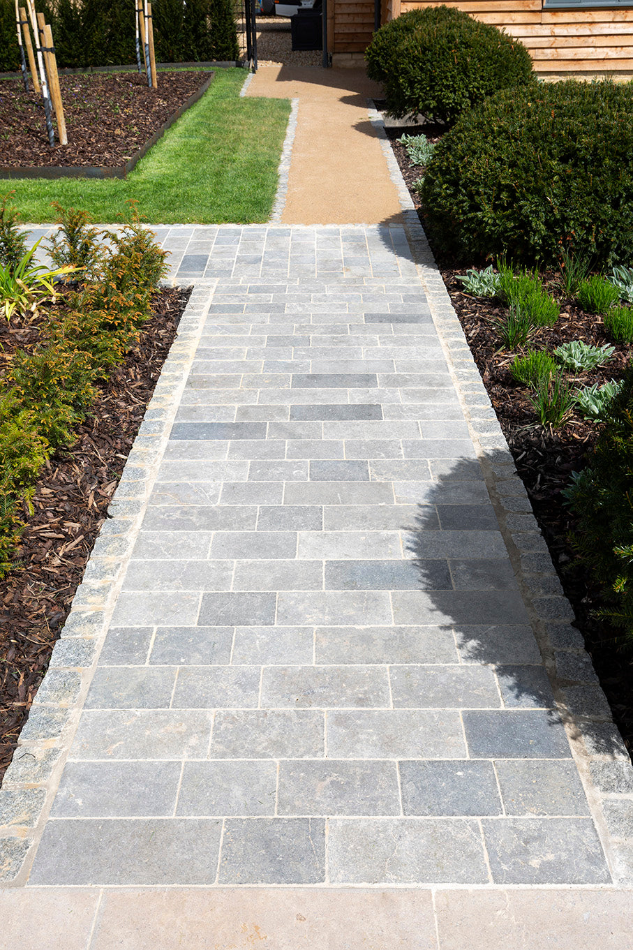 Farrow Grey Tumbled Limestone Cobbles