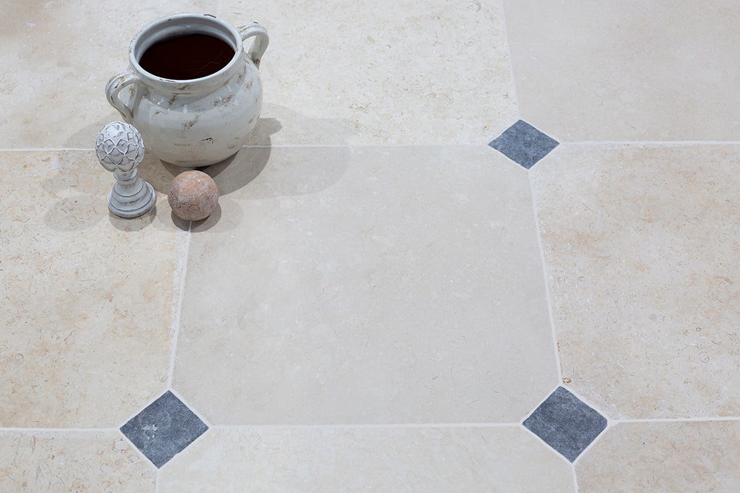 Light Jerusalem Manoir Tumbled Limestone Tiles