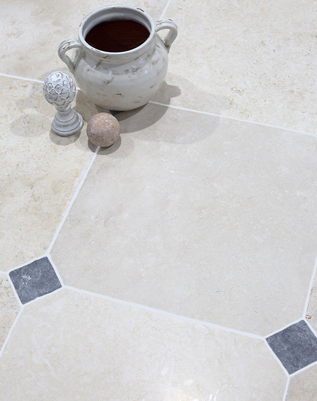 Light Jerusalem Manoir Tumbled Limestone Tiles