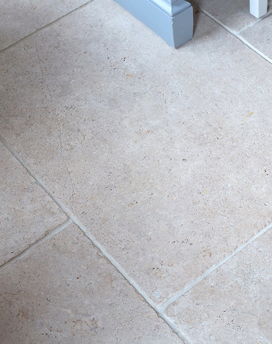 Versailles Softly Aged Limestone Tiles | Quorn Stone